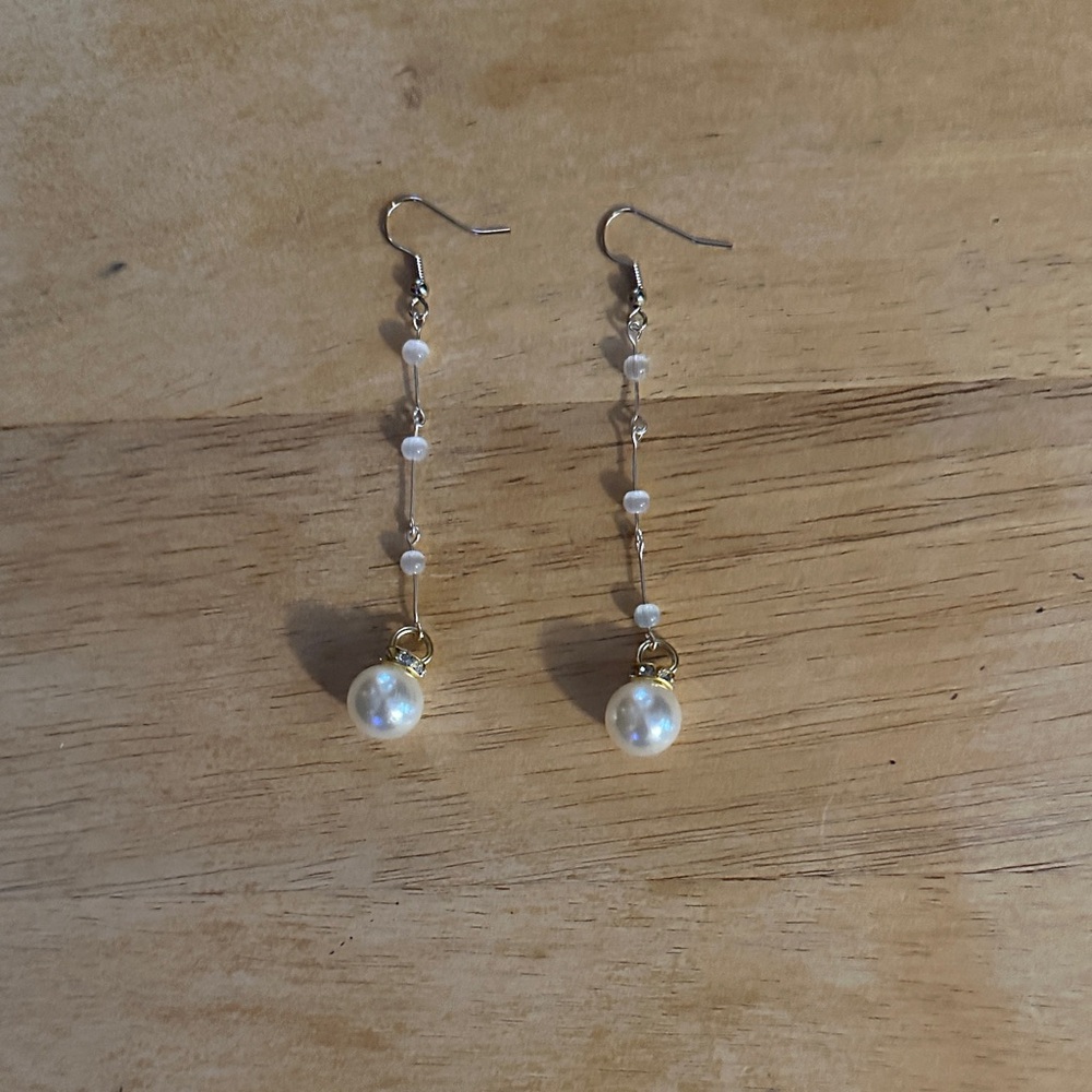 Elegant Gold and Pearl Drop Earrings
